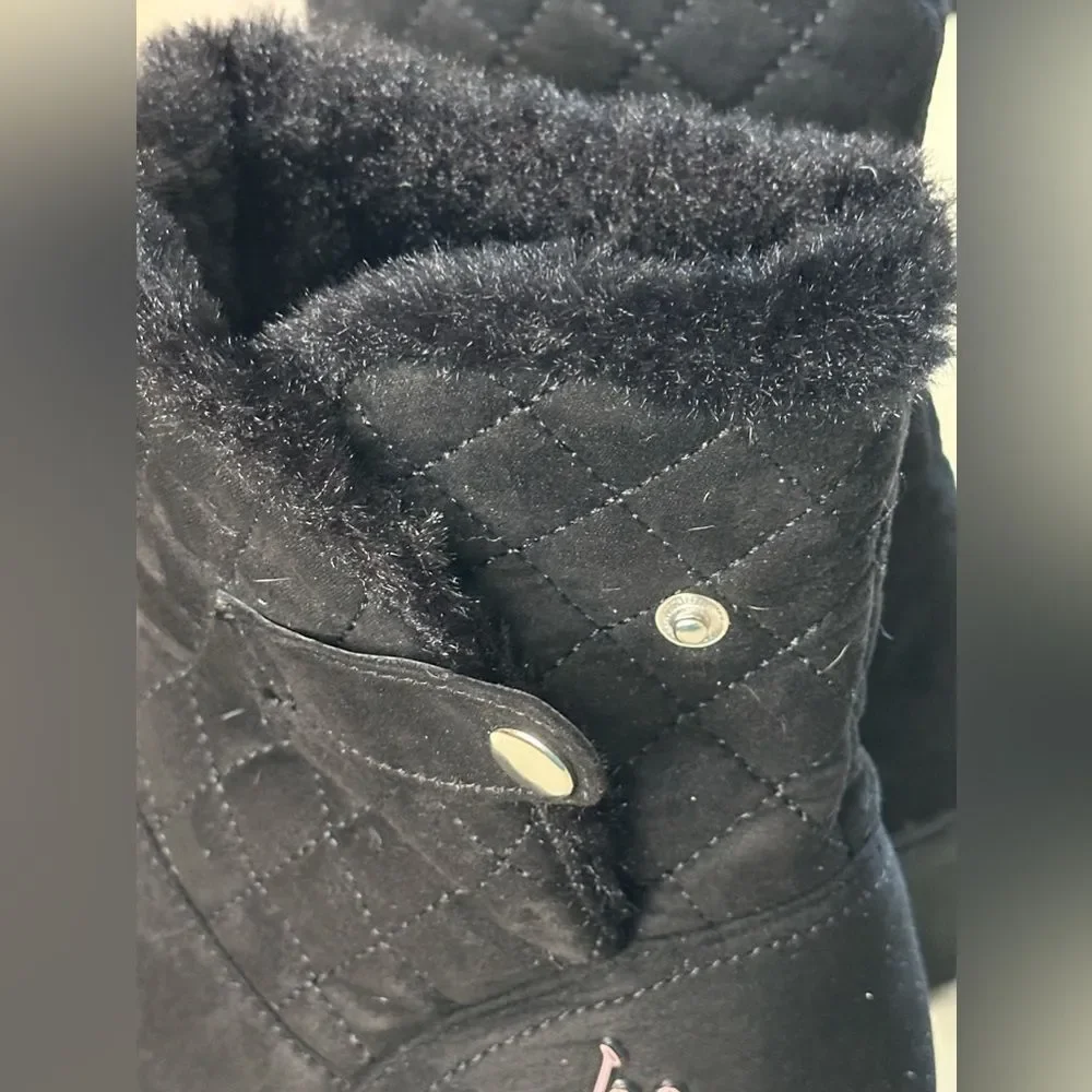 Black quilted faux suede winter slip on boots snap closure fur lined Size 7